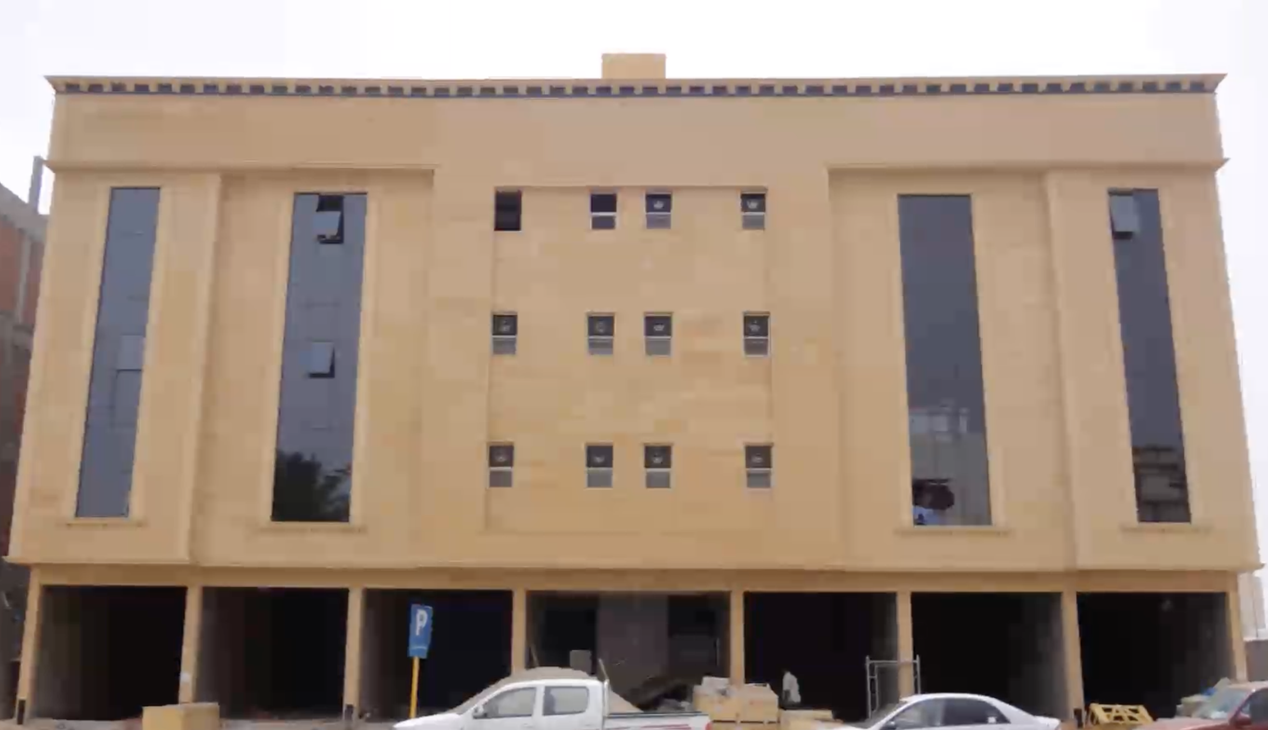 مبنى تجاري